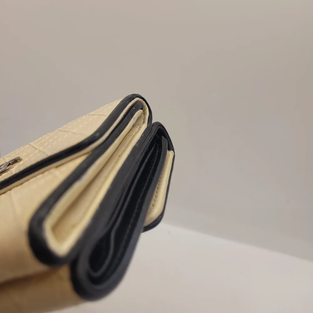 Chanel Cream CC Caviar Leather Wallet - Picture 6 of 9